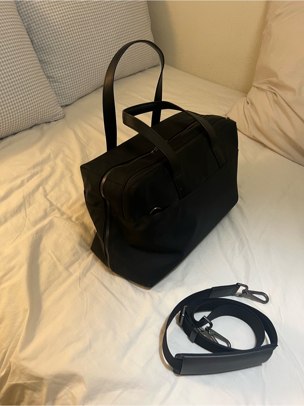 Away Black Everywhere Bag with Detachable Strap for Travel/Weekend - Picture 3 of 7